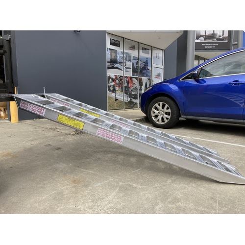 2.5 Tonne 2.1 Metre X 305mm Aluminium Loading Ramps Heavy Duty Rubber Track Use