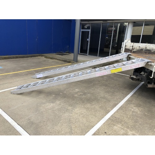 2 Tonne 3.5 Metre X 300Mm Aluminium Loading Ramps Heavy Duty For Rubber Track Use