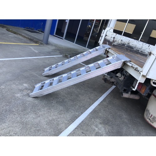 5 Tonne 1.8M X 290mm Rubber Series Aluminium Loading Ramps Heavy Duty - Pair