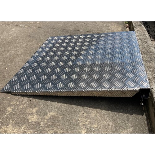 Ramptec Aluminium Adjustable Threshold Ramp 76Cm X 76Cm 272Kg Capacity - Checker Plate