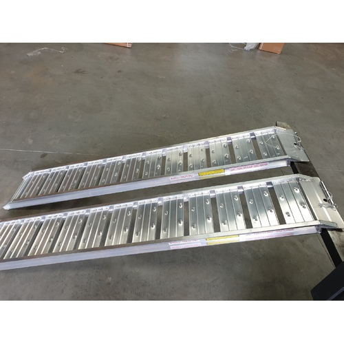 700 Kg 1.8 Metre X 29Cm Aluminium Loading Ramps Heavy Duty Rubber Track / Wheel Use